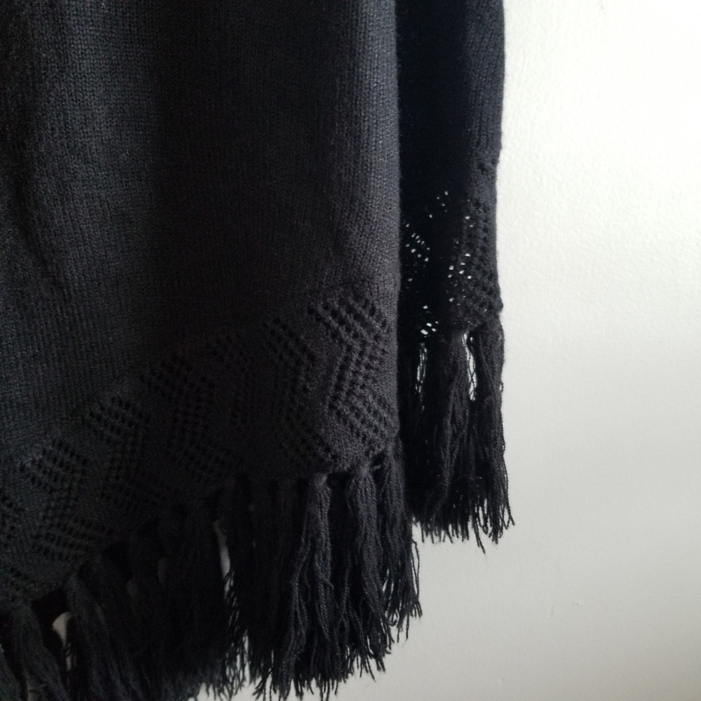 Groggy Black Fringed Knitted Poncho Cowl Neck Sweater Size Small - Picture 5 of 16